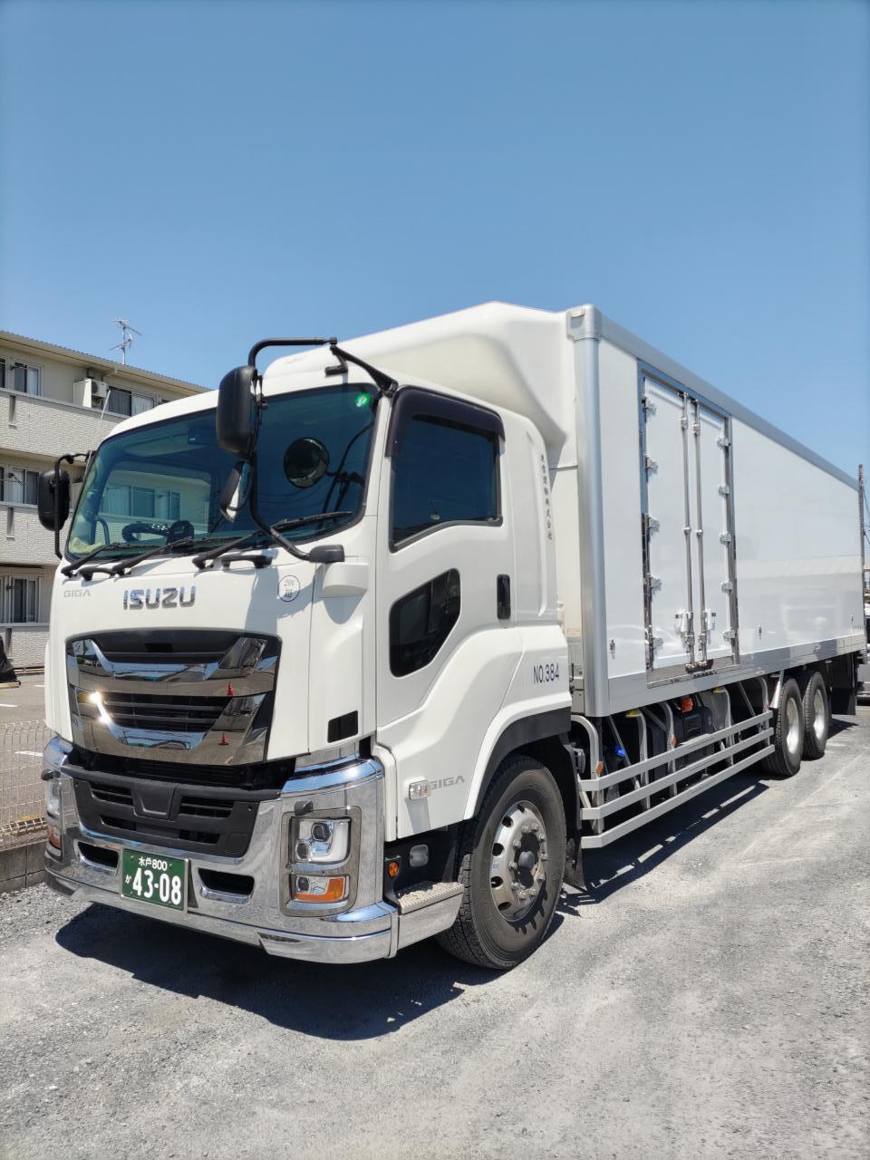 大型冷凍冷蔵車です<br />
（納車したばかりの新型です！）